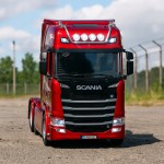 Coil Zdalnie sterowana ciężarówca Scania 770S V8 1:18 na pilota czerwona