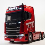Coil Zdalnie sterowana ciężarówca Scania 770S V8 1:18 na pilota czerwona